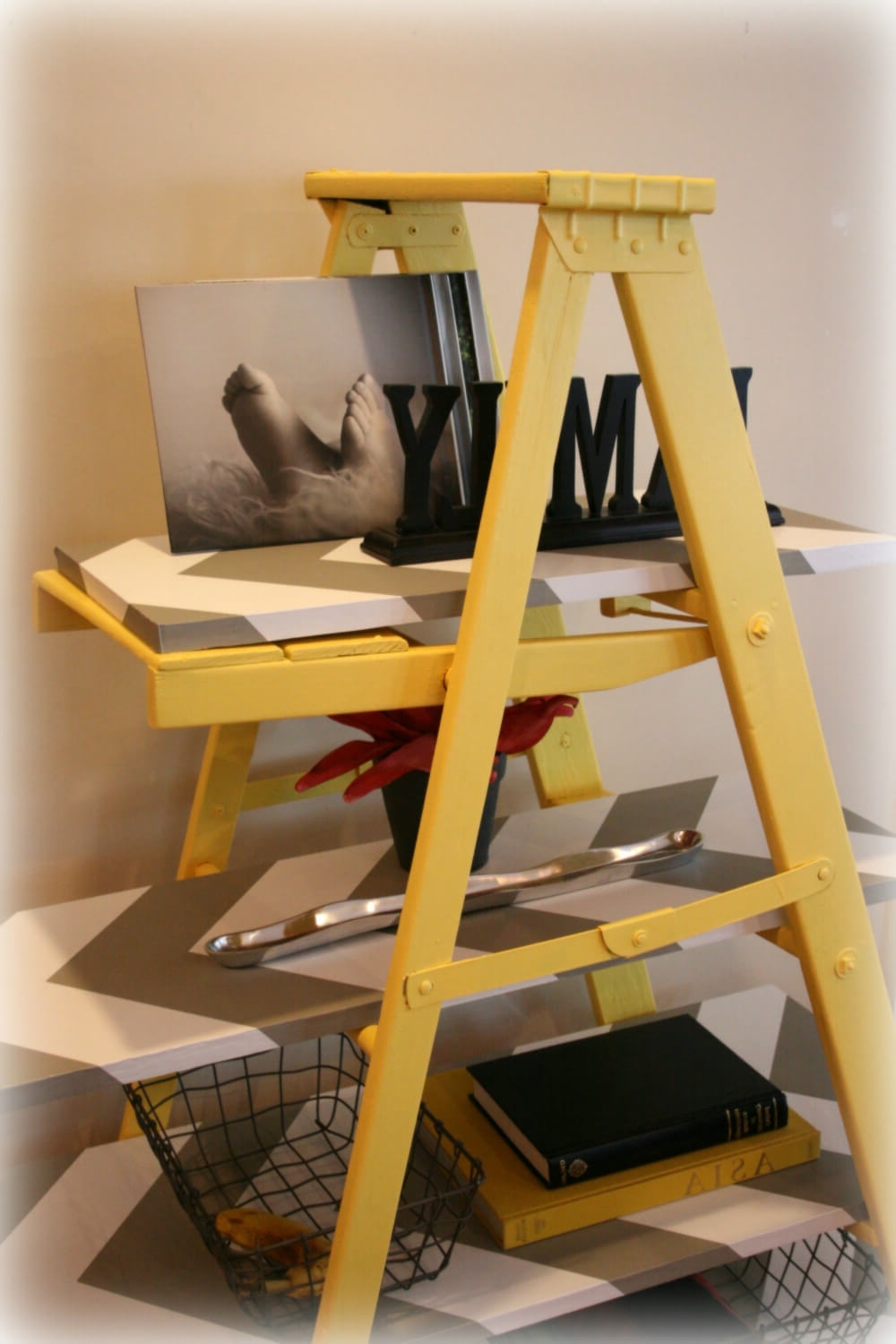 Latest 11 Leaning Ladder Shelf Ideas (including 5 Handmade Versions) In Bookshelves Handmade (Photo 9 of 15)