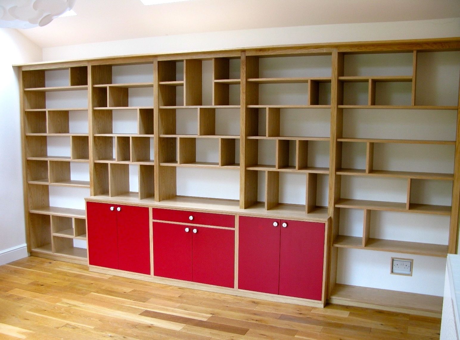 Latest Bespoke Shelves Pertaining To Bookshelves & Libraries (View 4 of 15)