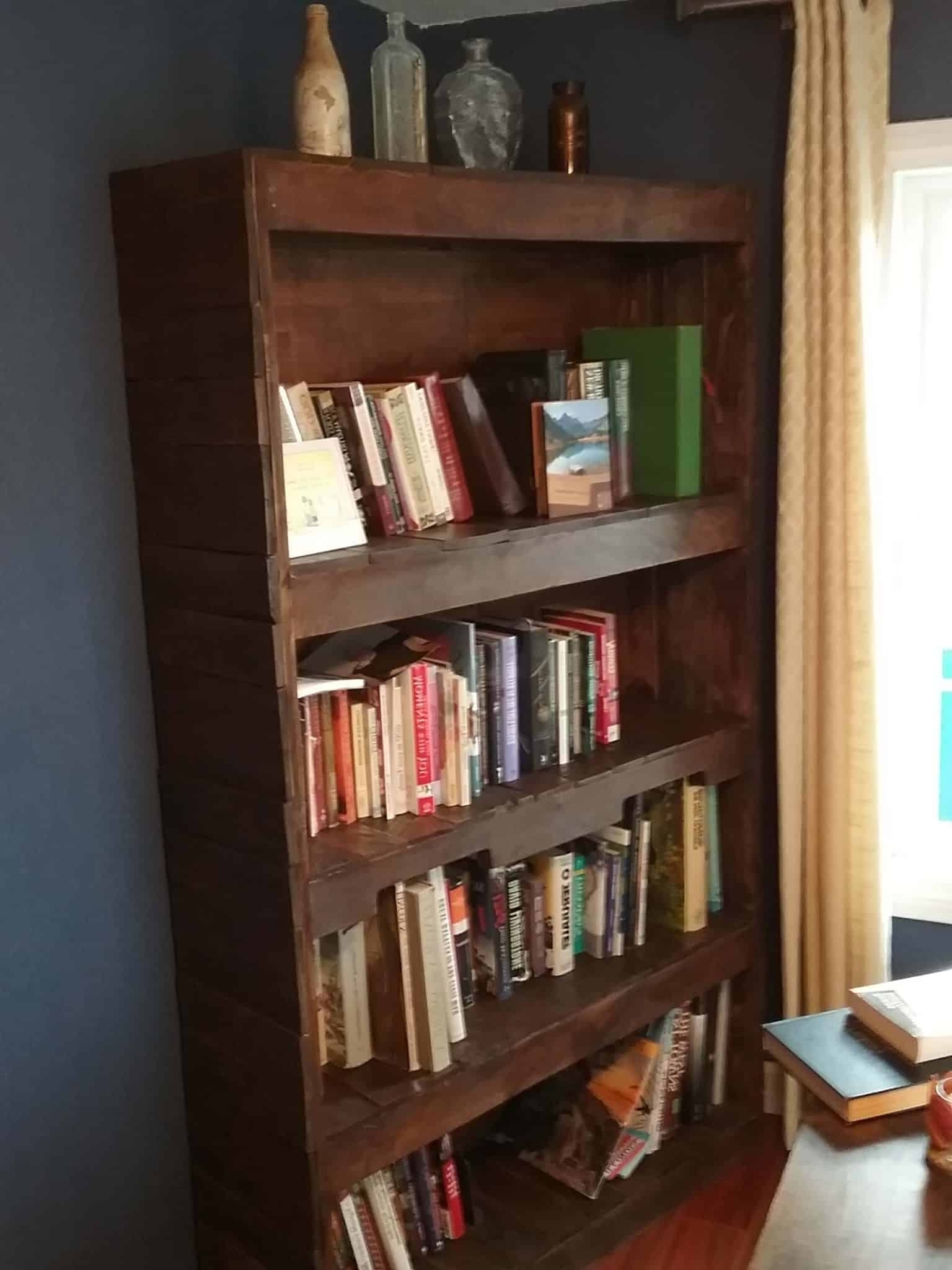 Pallet Bookcases Within Trendy Diy Pallet Bookshelf & Pallet Bookcase • Pallet Ideas • 1001 Pallets (Photo 1 of 15)