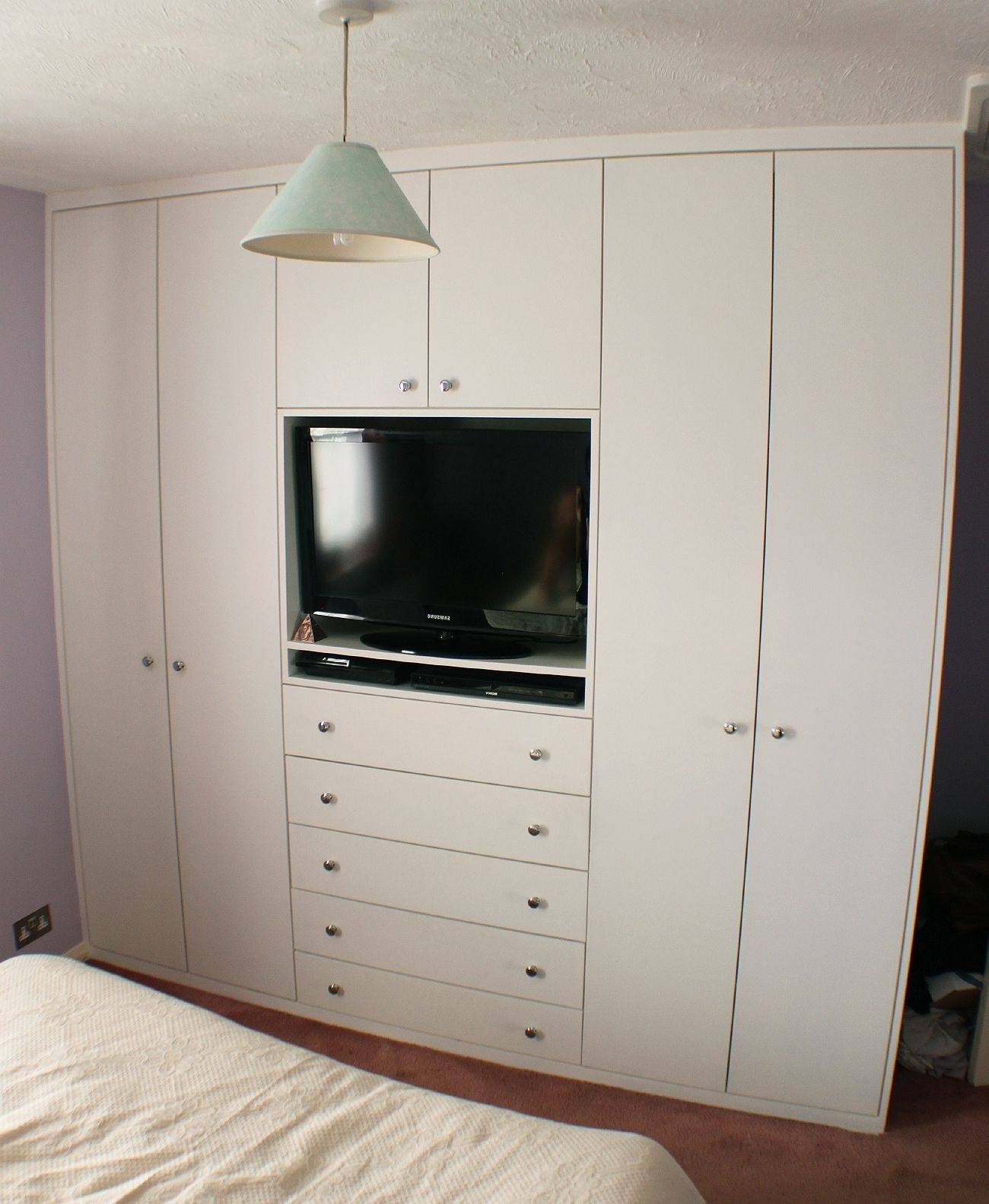 Well Known Photos Built In Wardrobes With Tv Space – Buildsimplehome With Regard To Built In Wardrobes With Tv Space (View 2 of 15)