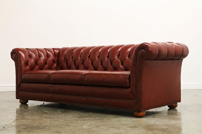 2017 Tufted Leather Chesterfield Sofas Intended For Vintage Tufted Leather Chesterfield Sofa (Photo 1 of 10)