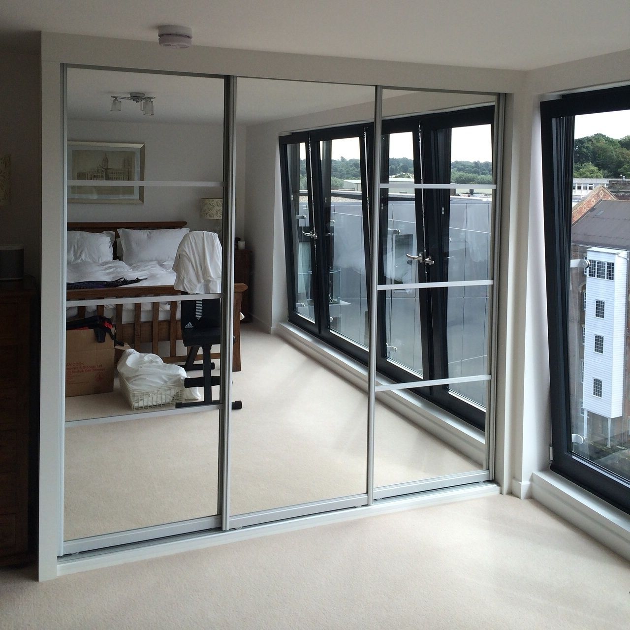 Fashionable Mirrored Wardrobes Regarding Mirrored Wardrobes: Bring Light And Space To Your Bedroom (View 4 of 15)