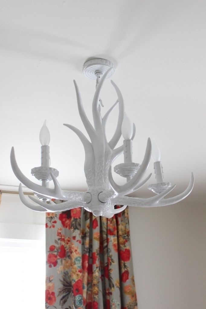 Best And Newest Rosie's White Antler Chandelier – Thewhitebuffalostylingco Pertaining To White Antler Chandelier (View 8 of 10)