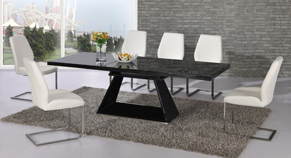 Black Gloss Dining Tables And Chairs With Popular Extending Black Glass High Gloss Dining Table And 8 White Chairs (View 10 of 20)
