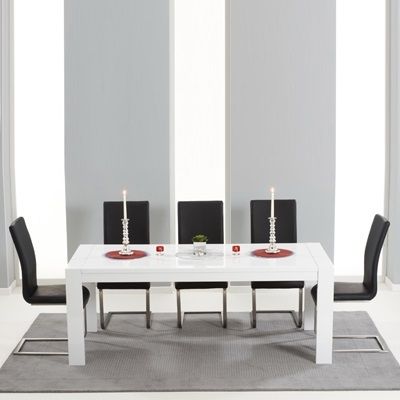Black Gloss Extending Dining Tables In Well Liked Verone High Gloss Extending Dining Table With 8 Milan Black Chairs (View 15 of 20)