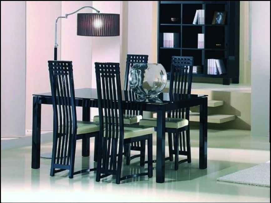 Black High Gloss Dining Chairs Inside Well Liked Casabella Black High Gloss Dining Table With Four Dining Chairs (View 1 of 20)