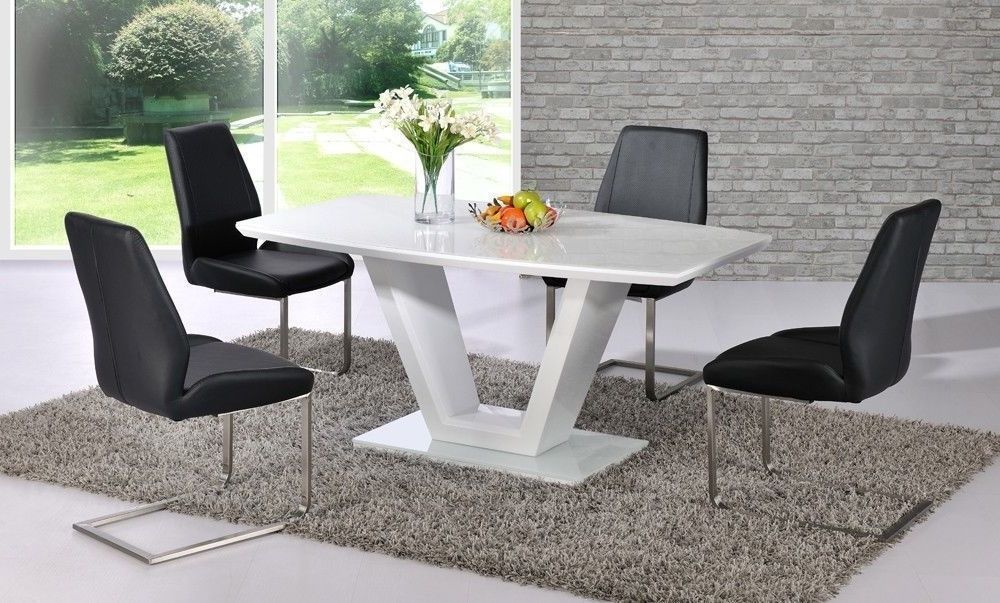 Black High Gloss Dining Tables Pertaining To Latest Modern White High Gloss Dining Table And 4 Black Chairs Glass Top (View 18 of 20)