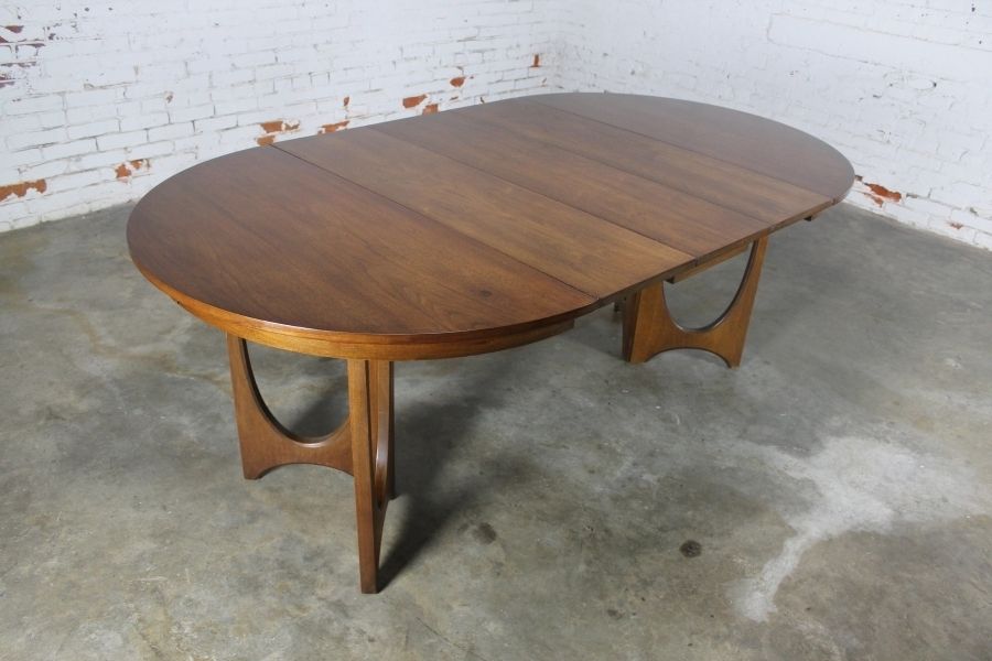 Sold – Mid Century Modern Broyhill Brasilia 6140 45 Round Pedestal With Regard To Widely Used Outdoor Brasilia Teak High Dining Tables (Photo 8 of 20)