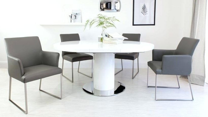 Widely Used Round Extending Dining Room Table And Chairs Great Extendable Dining With Regard To Round Extendable Dining Tables And Chairs (View 20 of 20)