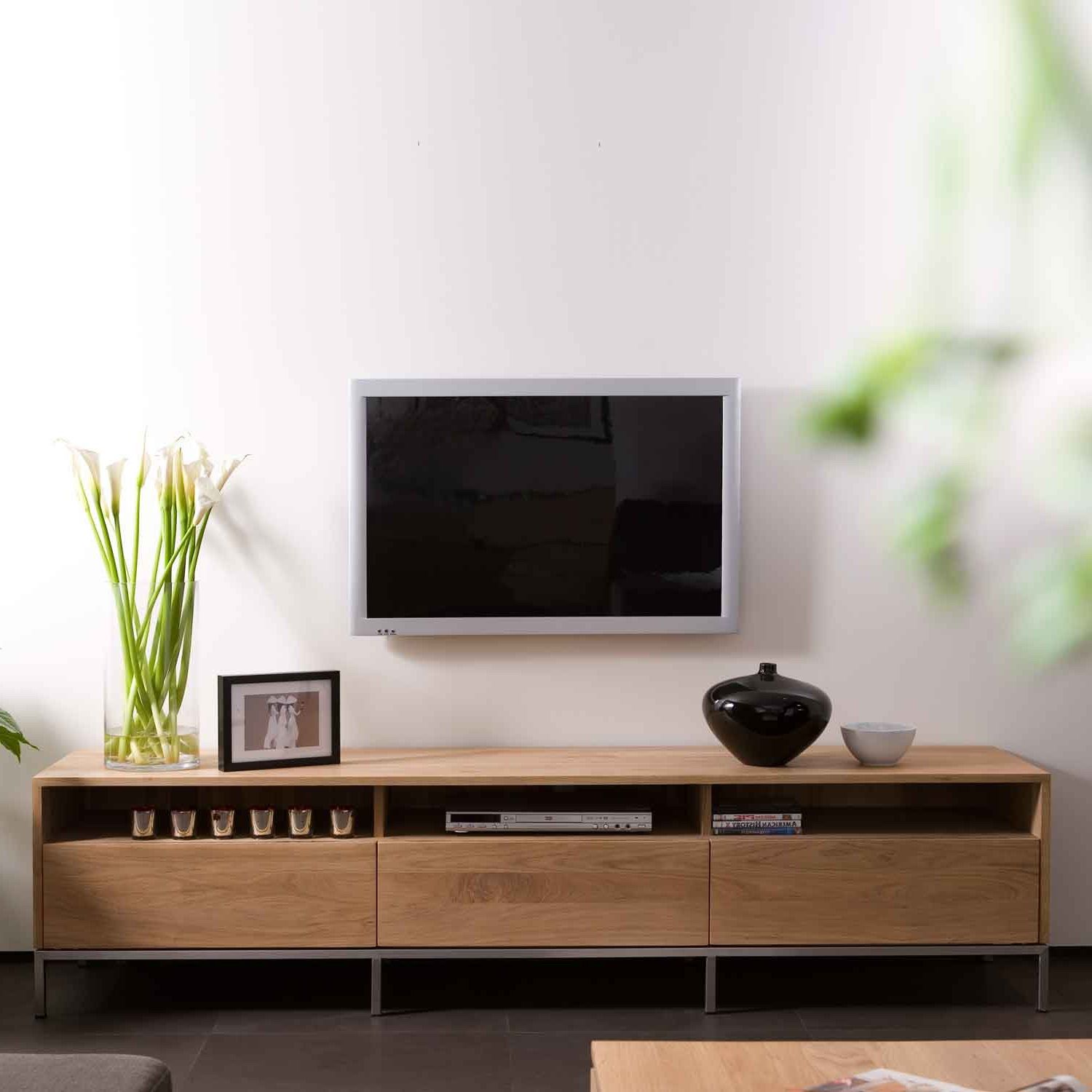 Featured Photo of 2024 Latest Low Oak Tv Stands