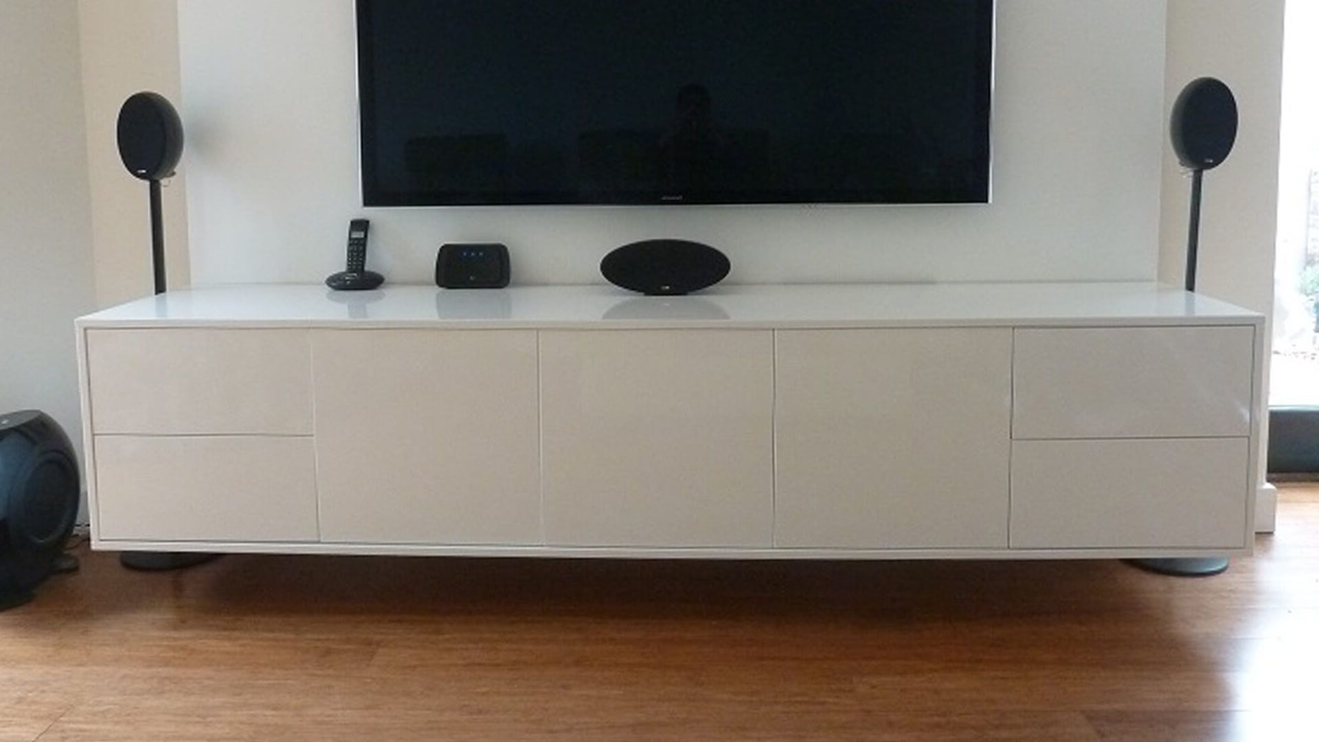 Most Current White Wall Mounted Tv Stands Pertaining To Wall Mounted Contemporary White Gloss Tv Unit (View 4 of 20)