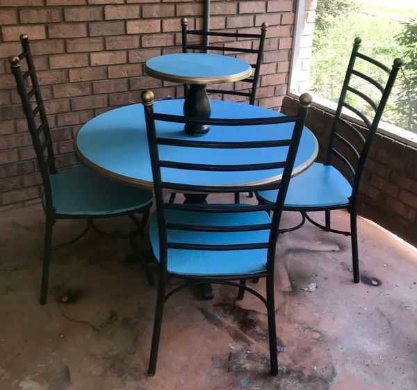 Newest Blue And Gold Round Side Stools For Vintage 2 Tiered Solid Wood Round Dining Kitchen Table W/ 4 Chairs Blue (View 10 of 10)