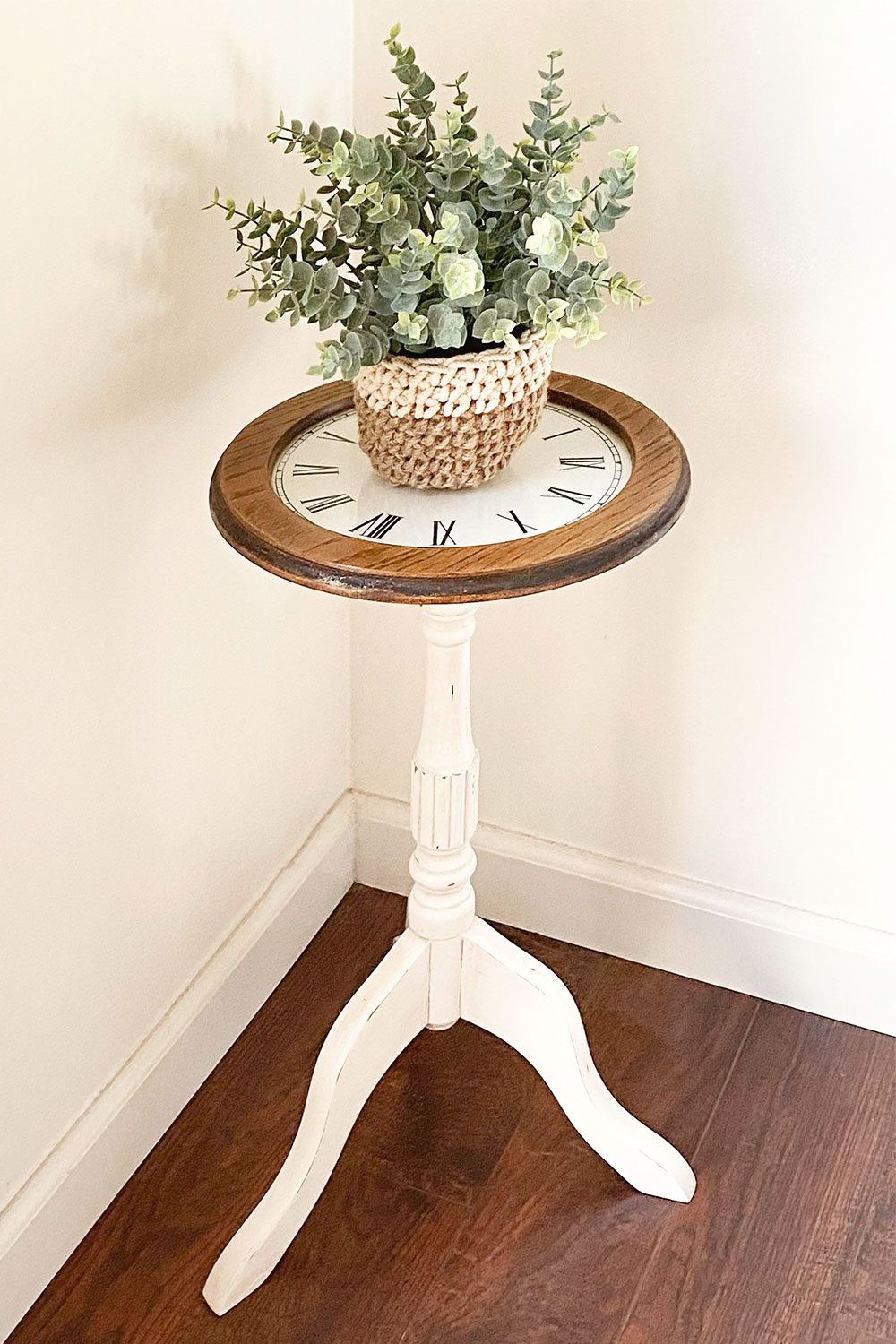 Painted Wood Plant Stands Inside Best And Newest Refinished Wood Plant Stand With A Diy Vinyl Clock Tabletop – (View 2 of 10)